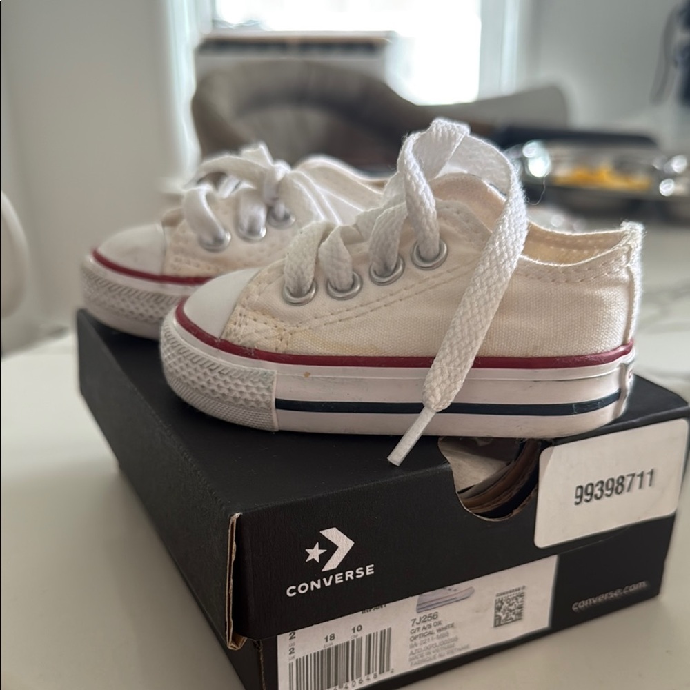Converse White Canvas Sneakers Classic Design Low-Top